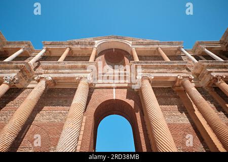 Manisa, Turquie - 14 juillet 2023 : les ruines du gymnase de l'ancienne ville de Sardes, capitale de l'État lydien, sont situées dans la ville de Sart Banque D'Images