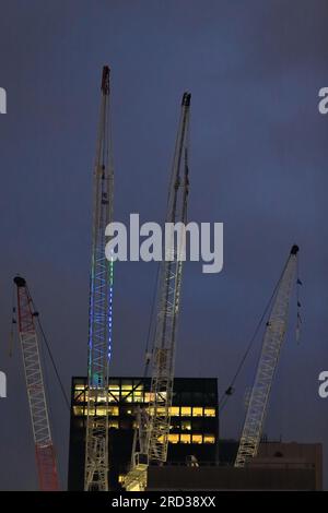 756 grues au sommet des bâtiments sous construction sur le CBD affichant leurs poulies et crochets. Melbourne-Australie. Banque D'Images