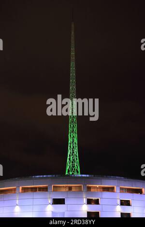 Vue nocturne de 763 de la salle de concert et de la haute flèche située dans le quartier des Arts, banlieue de Southbank. Melbourne-Australie. Banque D'Images