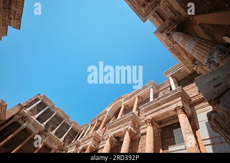 Manisa, Turquie - 14 juillet 2023 : les ruines du gymnase de l'ancienne ville de Sardes, capitale de l'État lydien, sont situées dans la ville de Sart Banque D'Images