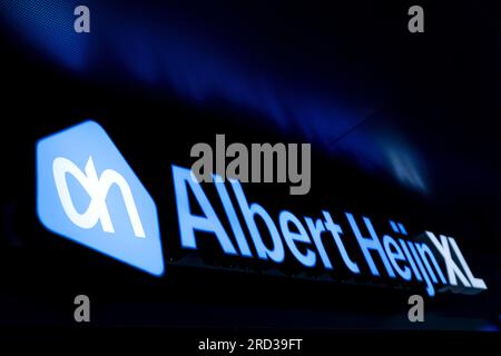 AMSTERDAM - logo Albert Heijn XL dans un supermarché Albert Heijn sur Gelderlandplein. ANP ROBIN VAN LONKHUIJSEN pays-bas Out - belgique Out Banque D'Images