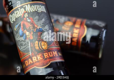 LONDRES, Royaume-Uni - 06 JUILLET Captain Morgan Dark Rum est fabriqué à partir d'un mélange secret de rhums des Caraïbes exquis et d'épices exotiques Banque D'Images