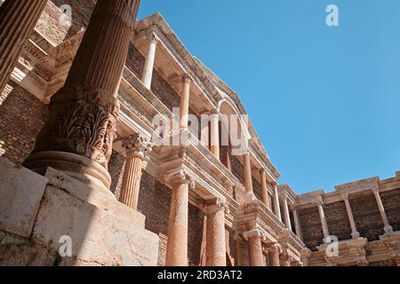 Manisa, Turquie - 14 juillet 2023 : les ruines du gymnase de l'ancienne ville de Sardes, capitale de l'État lydien, sont situées dans la ville de Sart Banque D'Images