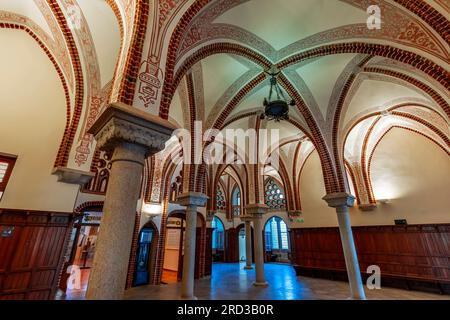 Intérieur du palais épiscopal d'Astorga conçu par le célèbre architecte moderniste catalan Antoni Gaudí. Astorga (León), Espagne. Banque D'Images