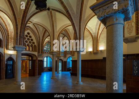 Intérieur du palais épiscopal d'Astorga conçu par le célèbre architecte moderniste catalan Antoni Gaudí. Astorga (León), Espagne. Banque D'Images