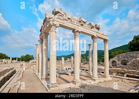 Mugla, Turquie - 20 juillet 2023 : vestiges architecturaux de l'ancienne ville de Stratonikeia Banque D'Images