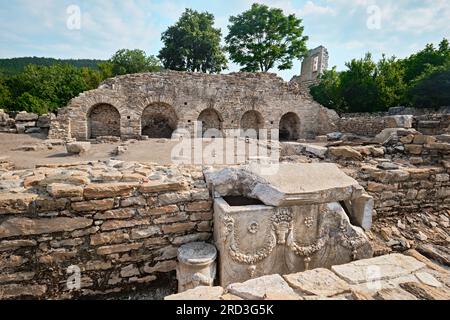 Mugla, Turquie - 20 juillet 2023 : vestiges architecturaux de l'ancienne ville de Stratonikeia Banque D'Images