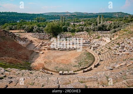 Mugla, Turquie - 20 juillet 2023 : le théâtre du site antique de Stratonikeia qui était l'une des villes les plus importantes de la région de la carie intérieure Banque D'Images