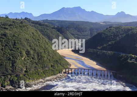 Wilderness, Western Cape, Afrique du Sud - 11 juillet 2023 : embouchure de la rivière Kaaimans, située dans la province du Western Cape en Afrique du Sud Banque D'Images