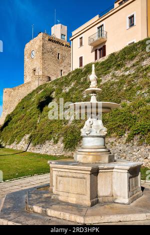 Vue de la Fontana dell'Oca à Largo Piè di Castello, Termoli, Italie Banque D'Images