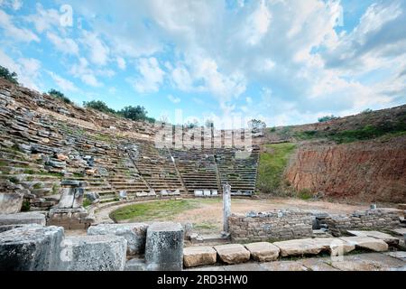 Mugla, Turquie - 20 juillet 2023 : le théâtre du site antique de Stratonikeia qui était l'une des villes les plus importantes de la région de la carie intérieure Banque D'Images