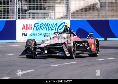 EUR, Italie. 16 juillet 2023. Roberto Merhi, de l'Espagne, et Mahindra Racing concourent lors de la ronde 14 de qualification du Championnat du monde de Formule E ABB 2023 Hankook Rome E-Prix. (Photo Davide Di Lalla/SOPA Images/Sipa USA) crédit : SIPA USA/Alamy Live News Banque D'Images