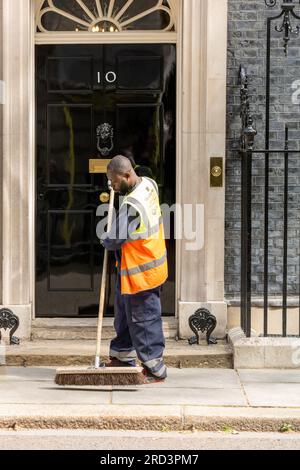 Londres, Royaume-Uni. 18 juillet 2023. Street Seeper au 10 Downing Street London. Crédit : Ian Davidson/Alamy Live News Banque D'Images
