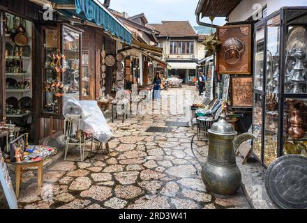 La rue Coppersmiths dans le bazar Baščaršija à Sarajevo, Bosnie-Herzégovine centrale, Péninsule balkanique, Europe de l'est. Banque D'Images