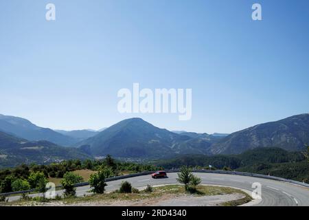 Route montagneuse D4085 depuis Castellane sur la route Napolean, Gorges du Verdon, Alpes-de-haute-Provence, Provence-Alpes-Côte d’Azur, France Banque D'Images