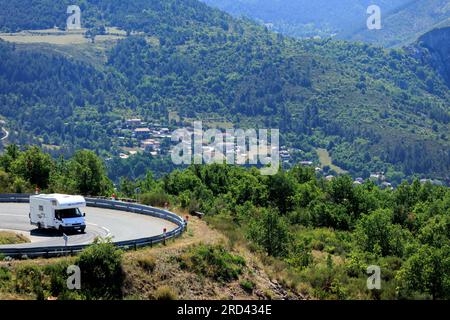 Route montagneuse D4085 depuis Castellane sur la route Napolean, Gorges du Verdon, Alpes-de-haute-Provence, Provence-Alpes-Côte d’Azur, France Banque D'Images