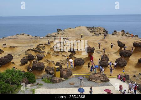 Yehliu Gepark roches altérées par la mer, le temps et le mouvement de la terre pour créer un paysage géologique unique, Yehliu Cape près de Taipei, en Chine Banque D'Images