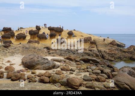 Yehliu Gepark roches altérées par la mer, le temps et le mouvement de la terre pour créer un paysage géologique unique, Yehliu Cape près de Taipei, en Chine Banque D'Images