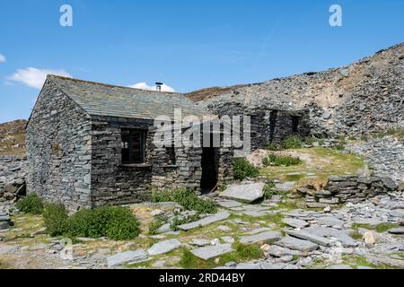 Dubs Hut Bothy sur Fleetwith Pike, surplombe Haystacks à Buttermere dans le parc national Lake District. Banque D'Images