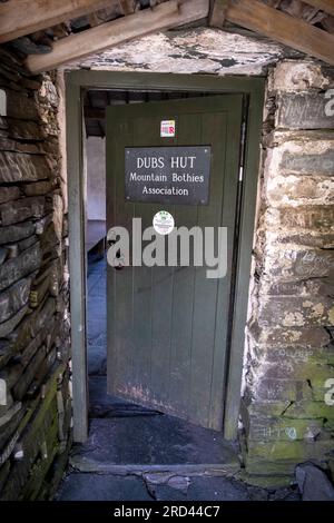 Dubs Hut Bothy sur Fleetwith Pike, surplombe Haystacks à Buttermere dans le parc national Lake District. Banque D'Images