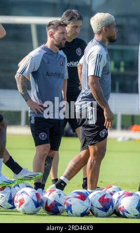 Fort Lauderdale, États-Unis. 18 juillet 2023. Lionel Messi participe à sa première séance d’entraînement majeure avec l’équipe Inter Miami CF au DRV Pink Stadium à fort Lauderdale, Floride, le mardi 18 juillet 2023. Photo de Gary I Rothstein/UPI. Crédit : UPI/Alamy Live News Banque D'Images