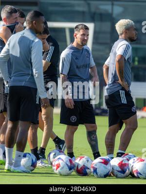 Fort Lauderdale, États-Unis. 18 juillet 2023. Lionel Messi participe à sa première séance d’entraînement majeure avec l’équipe Inter Miami CF au DRV Pink Stadium à fort Lauderdale, Floride, le mardi 18 juillet 2023. Photo de Gary I Rothstein/UPI. Crédit : UPI/Alamy Live News Banque D'Images