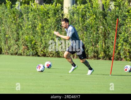 Fort Lauderdale, États-Unis. 18 juillet 2023. Lionel Messi participe à sa première séance d’entraînement majeure avec l’équipe Inter Miami CF au DRV Pink Stadium à fort Lauderdale, Floride, le mardi 18 juillet 2023. Photo de Gary I Rothstein/UPI. Crédit : UPI/Alamy Live News Banque D'Images