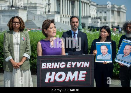 Le représentant des États-Unis Young Kim (républicain de Californie) propose des remarques pour appeler à la libération de l'avocat de Los Angeles Eyvin Hernandez au Capitole des États-Unis à Washington, DC, mardi 18 juillet 2023. M. Hernandez est détenu au Venezuela depuis mars 2022. Crédit : Rod Lamkey/CNP Banque D'Images