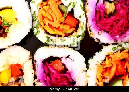 Vue rapprochée des rouleaux de sushi végétaliens Banque D'Images