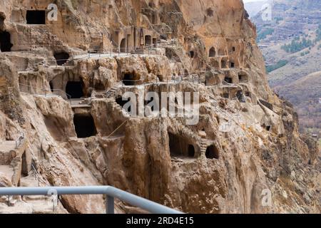 Grottes rocheuses de l'ancien complexe monastique de Vardzia Banque D'Images