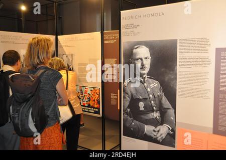 Berlin, Allemagne. 18 juillet 2023. Une exposition tchéco-allemande sur les exécutions à la prison nazie de Plotzensee à Berlin et les victimes tchèques qui y ont été tuées a été inaugurée au Mémorial de la résistance allemande à Berlin aujourd'hui, mardi 18 juillet 2023. Parmi les victimes se trouvaient le général Bedrich Homola et le commandant en chef de l'organisation de résistance Défense de la Nation. Crédit : Zapotocky Ales/CTK photo/Alamy Live News Banque D'Images