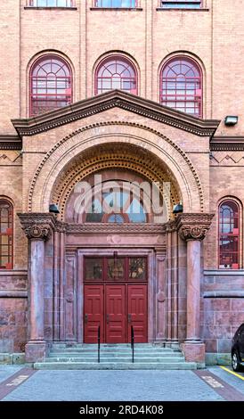 Bedford Stuyvesant : monument historique Boys High School, roman avec enthousiasme, conçu par le même architecte que la Girls High School voisine. Banque D'Images