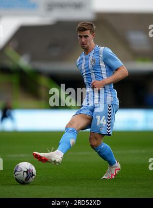 Ben Sheaf de Coventry City pendant le match amical de pré-saison au New Lawn Stadium, Nailsworth. Date de la photo : mardi 18 juillet 2023. Banque D'Images