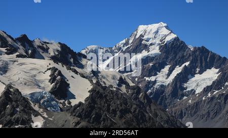 Mont Cook et glaciers. Vue depuis le Sealy Tarns Track Banque D'Images