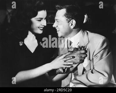 Elaine Stewart, Mickey Rooney, sur le plateau du film, 'A Slight case of larceny', MGM, 1953 Banque D'Images