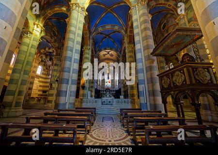Nef et choeur, Cathédrale, Duomo San Evasio, Casale Monferrato, province of Alessandria, Piémont, Italie Banque D'Images