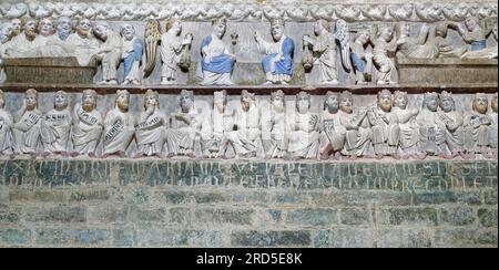 Détail, toit roman avec les ancêtres de Jésus, au-dessus de lui la mort et le couronnement de Marie, Abbazia Santa Maria di Vezzolano, Albugnano Banque D'Images