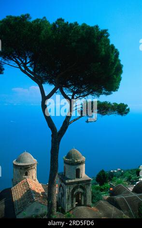 Vue de Villa Rufolo, Ravello, Côte Amalfitaine, Campanie, Italie Banque D'Images