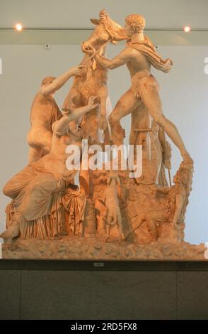 Sculpture 'Toro Farnese', Musée archéologique national, Naples, Italie Banque D'Images