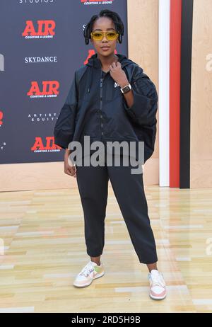 27 mars 2023, Los Angeles, Californie, USA : Thuso Mbedu arrive pour la première Hollywood â€˜AIRâ€™ à Westwood, CA. (Image de crédit : © Lisa O'Connor/ZUMA Press Wire) USAGE ÉDITORIAL SEULEMENT! Non destiné à UN USAGE commercial ! Banque D'Images