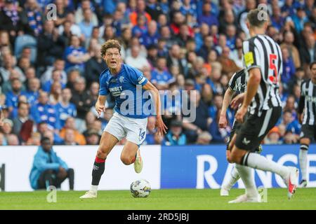 Glasgow, Royaume-Uni. 18 mai 2023. Un match de témoignage entre les Rangers et Newcastle United, a eu lieu à Ibrox Park, Glasgow, Royaume-Uni, la maison des Rangers FC, pour Allan McGregor, (surnommé Greegsy) le gardien de but des Rangers qui prend sa retraite. Allan McGregor a fait ses débuts en équipe première en février 2002 et a joué 500 matchs pour les Rangers. Il a fait partie de 6 titres de ligue, 5 équipes gagnantes de coupe de ligue et a également joué un rôle clé dans l'obtention des finales de coupe de l'UEFA et de l'Europa League en 2008 et 2022. Crédit : Findlay/Alamy Live News Banque D'Images