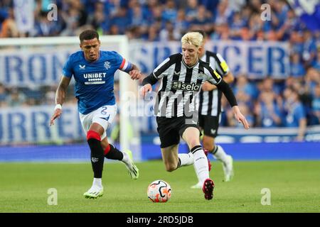 Glasgow, Royaume-Uni. 18 mai 2023. Un match de témoignage entre les Rangers et Newcastle United, a eu lieu à Ibrox Park, Glasgow, Royaume-Uni, la maison des Rangers FC, pour Allan McGregor, (surnommé Greegsy) le gardien de but des Rangers qui prend sa retraite. Allan McGregor a fait ses débuts en équipe première en février 2002 et a joué 500 matchs pour les Rangers. Il a fait partie de 6 titres de ligue, 5 équipes gagnantes de coupe de ligue et a également joué un rôle clé dans l'obtention des finales de coupe de l'UEFA et de l'Europa League en 2008 et 2022. Crédit : Findlay/Alamy Live News Banque D'Images