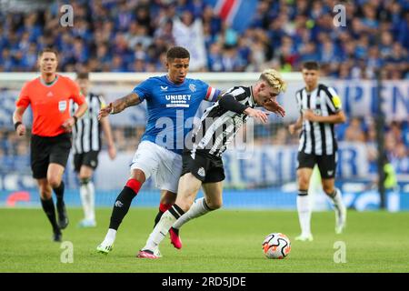 Glasgow, Royaume-Uni. 18 mai 2023. Un match de témoignage entre les Rangers et Newcastle United, a eu lieu à Ibrox Park, Glasgow, Royaume-Uni, la maison des Rangers FC, pour Allan McGregor, (surnommé Greegsy) le gardien de but des Rangers qui prend sa retraite. Allan McGregor a fait ses débuts en équipe première en février 2002 et a joué 500 matchs pour les Rangers. Il a fait partie de 6 titres de ligue, 5 équipes gagnantes de coupe de ligue et a également joué un rôle clé dans l'obtention des finales de coupe de l'UEFA et de l'Europa League en 2008 et 2022. Crédit : Findlay/Alamy Live News Banque D'Images