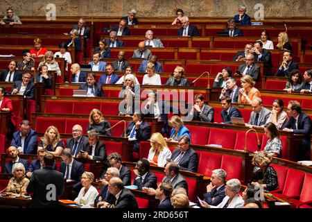 Paris, France. 18 juillet 2023. Vue générale de l'hémicycle à l'Assemblée nationale pendant la séance de questions au gouvernement. Séance de questions pour le gouvernement d'Elisabeth borne à l'Assemblée nationale, au Palais Bourbon à Paris. (Photo Telmo Pinto/SOPA Images/Sipa USA) crédit : SIPA USA/Alamy Live News Banque D'Images