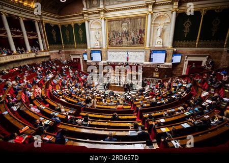 Paris, France. 18 juillet 2023. Vue générale de l'hémicycle à l'Assemblée nationale pendant la séance de questions au gouvernement. Séance de questions pour le gouvernement d'Elisabeth borne à l'Assemblée nationale, au Palais Bourbon à Paris. (Photo Telmo Pinto/SOPA Images/Sipa USA) crédit : SIPA USA/Alamy Live News Banque D'Images