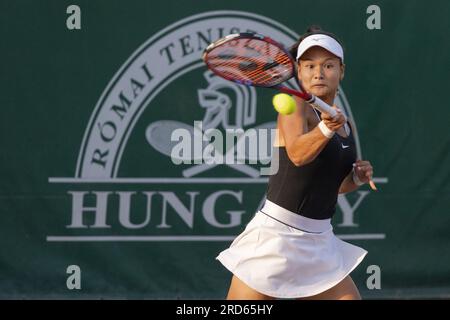 Budapest. 18 juillet 2023. Amarissa Toth, de Hongrie, concourt lors du match en simple féminin de 32 entre Amarissa Toth, de Hongrie, et Zhang Shuai, de Chine, au Grand Prix de Hongrie WTA 250 à Budapest, Hongrie, le 18 juillet 2023. Crédit : Attila Volgyi/Xinhua/Alamy Live News Banque D'Images