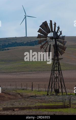 Moulins à vent, anciens et nouveaux, Australie méridionale Banque D'Images