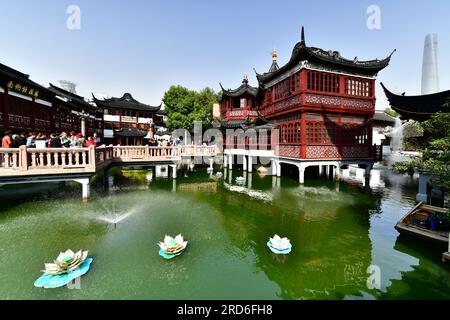 Shanghai, Chine 29 octobre 2019 : vue de la Chine au traditionnel Yuyuan Garden District à la journée ensoleillée Banque D'Images