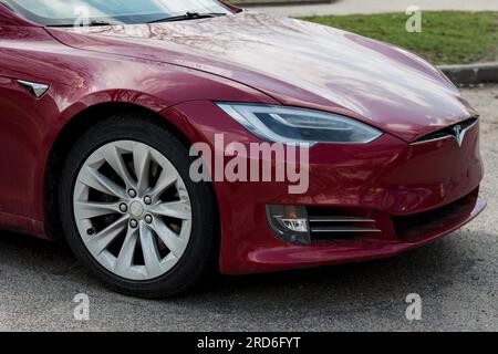 Minsk, Biélorussie, juillet 2023 - image d'un nouveau modèle Tesla s. voiture américaine de luxe Banque D'Images