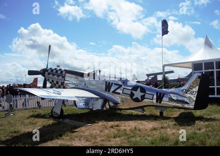 Breitling a exposé sa North America Aviation Mustang P51 au riat 2023 à la RAF Fairford, dans le Gloucestershire, au Royaume-Uni Banque D'Images